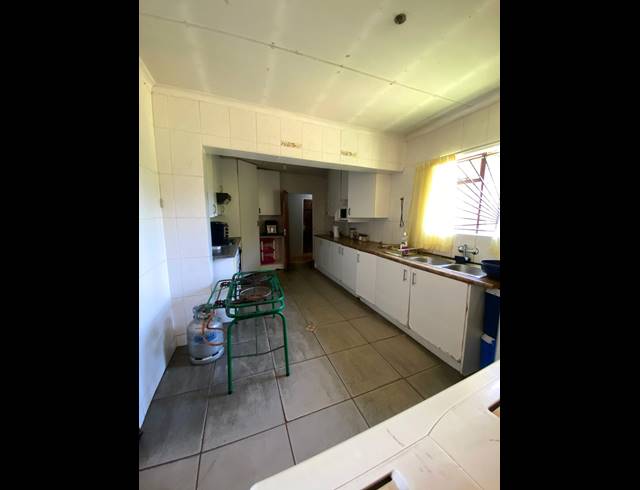 8 BEDROOM HOUSE FOR SALE IN BEDWORTH PARK